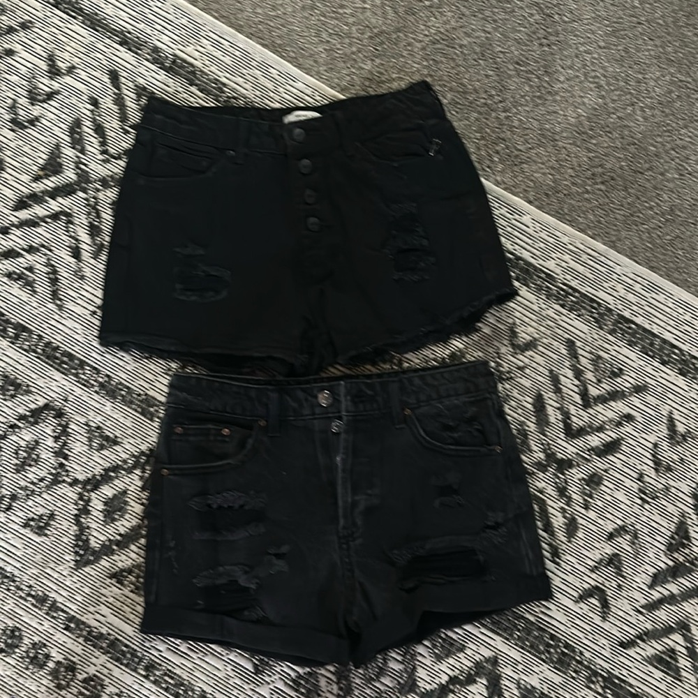 Forever 21 high waisted button enclosure size 25 denim shorts